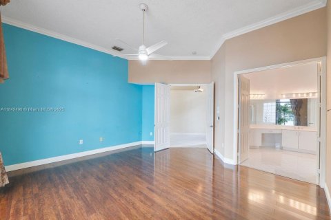House in Miami, Florida 4 bedrooms, 229.75 sq.m. № 1875153 - photo 21