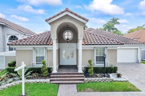 House in Miami, Florida 4 bedrooms, 229.75 sq.m. № 1875153 - photo 5