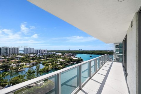 Copropriété à vendre à Sunny Isles Beach, Floride: 3 chambres, 175.77 m2 № 1706835 - photo 23