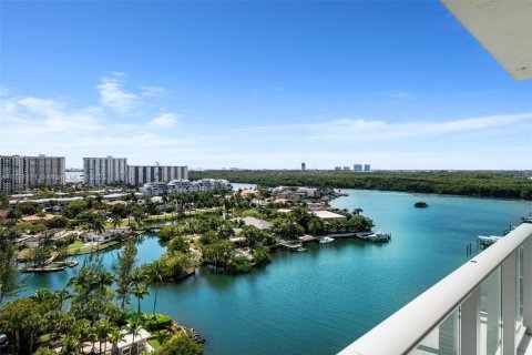 Copropriété à vendre à Sunny Isles Beach, Floride: 3 chambres, 175.77 m2 № 1706835 - photo 24
