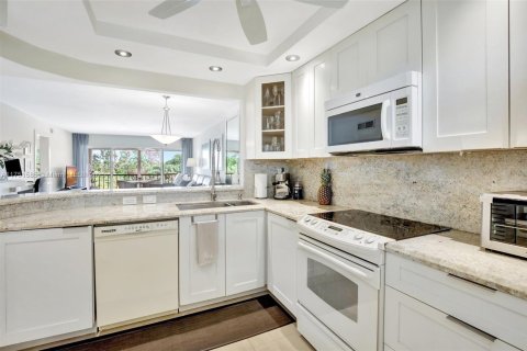 Condo in Lauderhill, Florida, 2 bedrooms  № 1730241 - photo 8