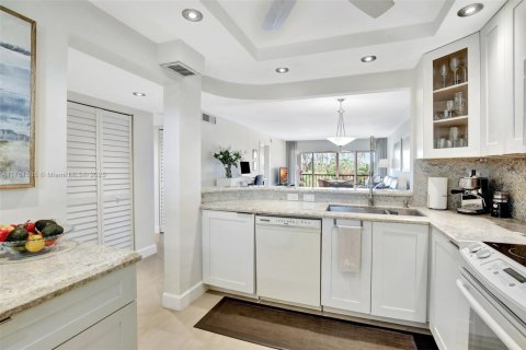 Condo in Lauderhill, Florida, 2 bedrooms  № 1730241 - photo 7