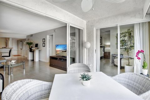 Condo in Lauderhill, Florida, 2 bedrooms  № 1730241 - photo 19