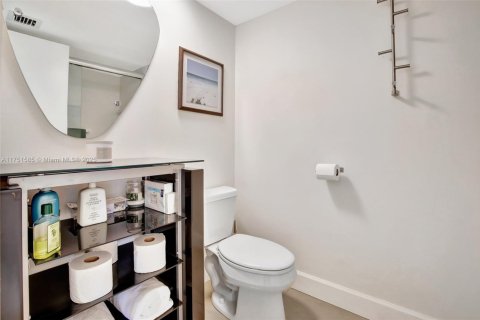 Condo in Lauderhill, Florida, 2 bedrooms  № 1730241 - photo 27