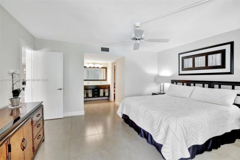 Condo in Lauderhill, Florida, 2 bedrooms  № 1730241 - photo 24