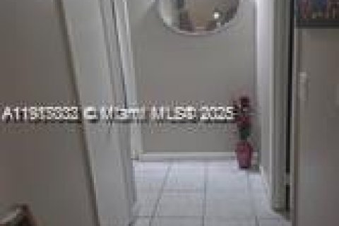 Condo in Homestead, Florida, 2 bedrooms  № 1973825 - photo 7