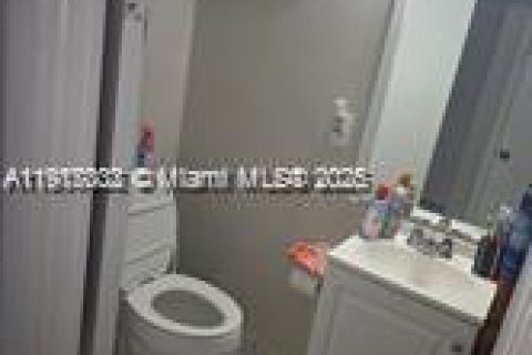 Condo in Homestead, Florida, 2 bedrooms  № 1973825 - photo 8