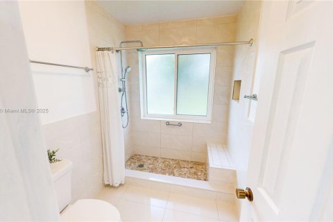 House in Miami, Florida 3 bedrooms, 167.13 sq.m. № 1953384 - photo 24