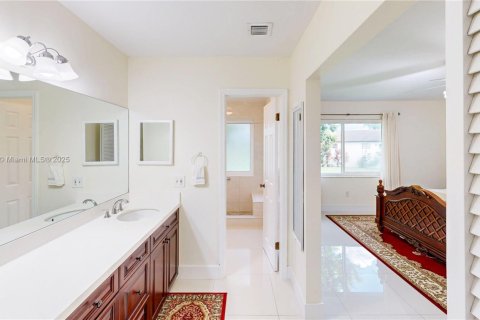 House in Miami, Florida 3 bedrooms, 167.13 sq.m. № 1953384 - photo 22