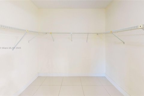 House in Miami, Florida 3 bedrooms, 167.13 sq.m. № 1953384 - photo 21