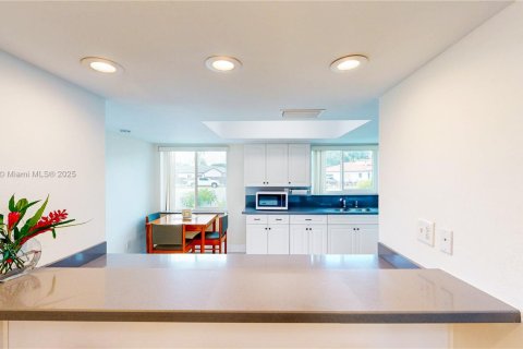 House in Miami, Florida 3 bedrooms, 167.13 sq.m. № 1953384 - photo 13
