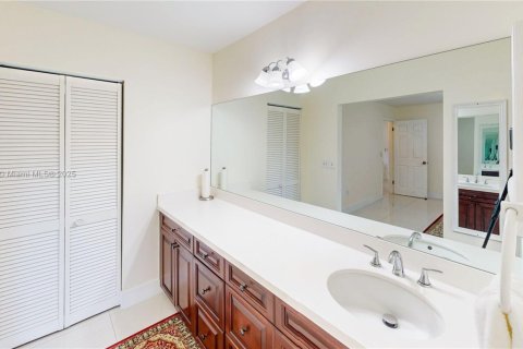 House in Miami, Florida 3 bedrooms, 167.13 sq.m. № 1953384 - photo 23