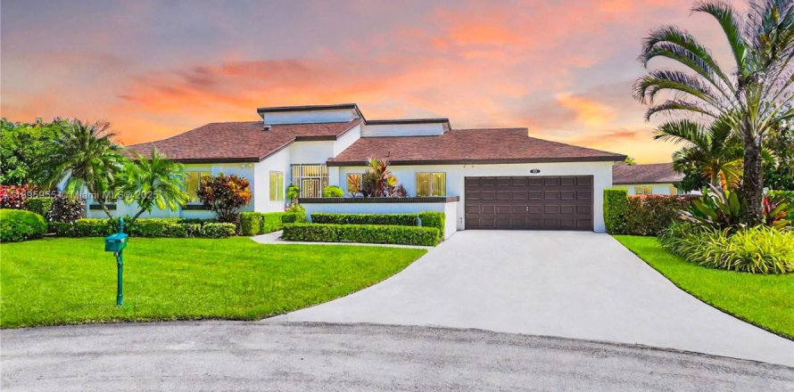 House in Miami, Florida 3 bedrooms, 167.13 sq.m. № 1953384