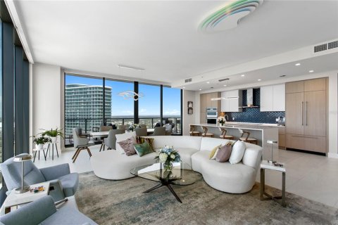 Condo in Saint Petersburg, Florida, 3 bedrooms  № 2221460 - photo 11