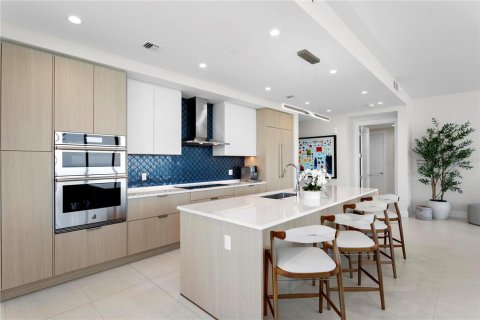 Condo in Saint Petersburg, Florida, 3 bedrooms  № 2221460 - photo 8