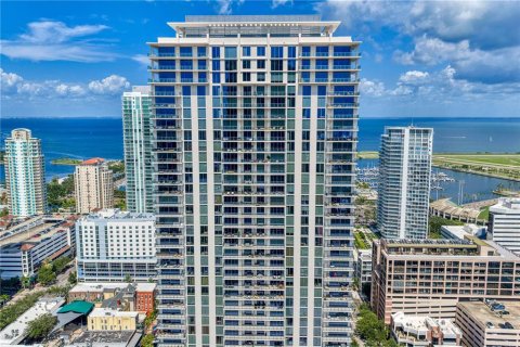 Condo in Saint Petersburg, Florida, 3 bedrooms  № 2221460 - photo 2
