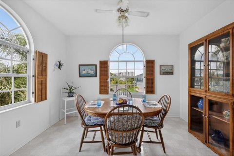 Villa ou maison à vendre à New Port Richey, Floride: 4 chambres, 323.3 m2 № 2132976 - photo 22