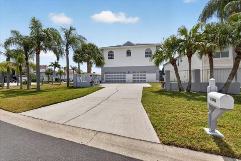 Villa ou maison à vendre à New Port Richey, Floride: 4 chambres, 323.3 m2 № 2132976 - photo 3