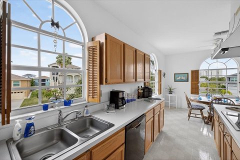 Villa ou maison à vendre à New Port Richey, Floride: 4 chambres, 323.3 m2 № 2132976 - photo 23