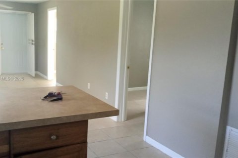 Propiedad comercial en venta en Miami, Florida № 1896554 - foto 11