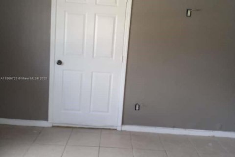 Propiedad comercial en venta en Miami, Florida № 1896554 - foto 27