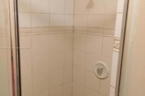 Propiedad comercial en venta en Miami, Florida № 1896554 - foto 28