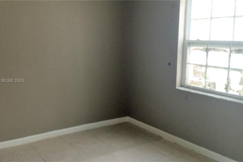 Propiedad comercial en venta en Miami, Florida № 1896554 - foto 16