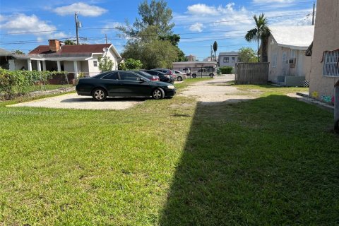 Propiedad comercial en venta en Miami, Florida № 1896554 - foto 3