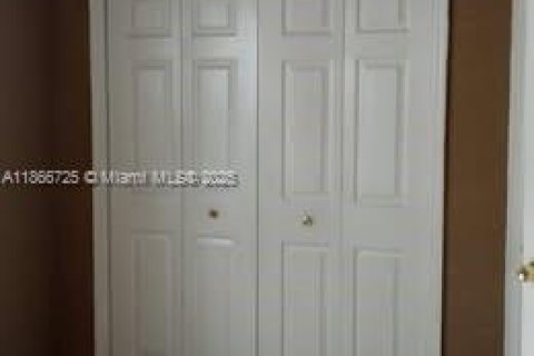 Propiedad comercial en venta en Miami, Florida № 1896554 - foto 14