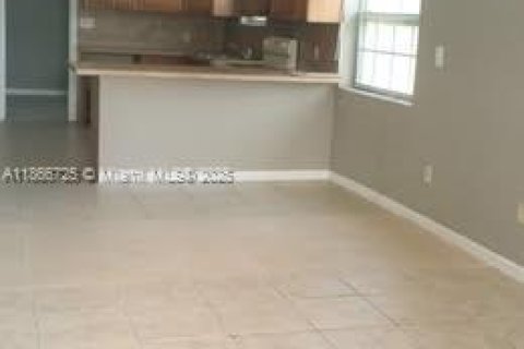 Propiedad comercial en venta en Miami, Florida № 1896554 - foto 9