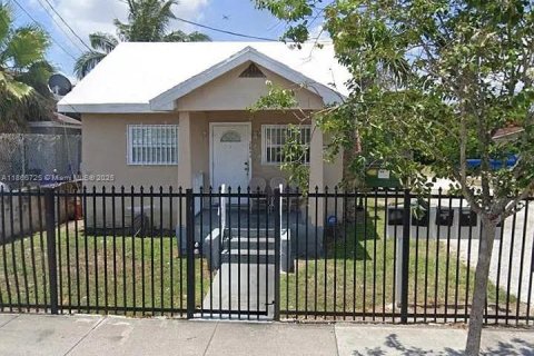 Propiedad comercial en venta en Miami, Florida № 1896554 - foto 1