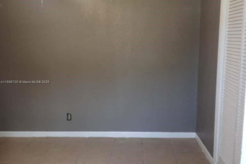 Propiedad comercial en venta en Miami, Florida № 1896554 - foto 29
