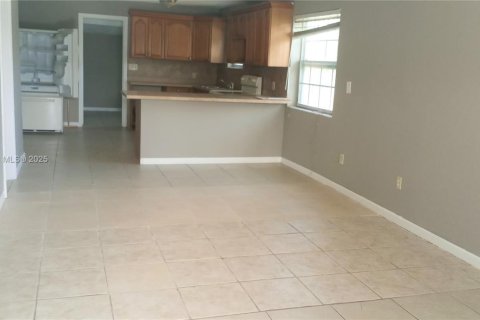 Propiedad comercial en venta en Miami, Florida № 1896554 - foto 8