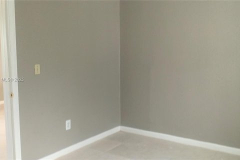 Propiedad comercial en venta en Miami, Florida № 1896554 - foto 18