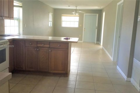Propiedad comercial en venta en Miami, Florida № 1896554 - foto 10