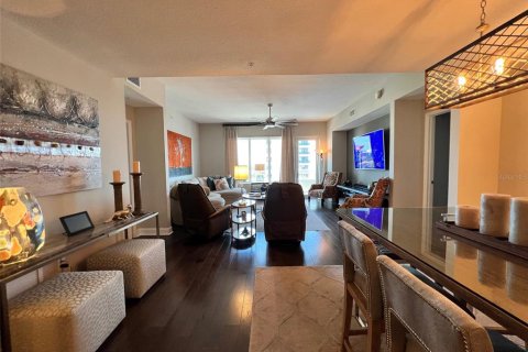 Condominio en alquiler en Orlando, Florida, 2 dormitorios, 186.27 m2 № 1856610 - foto 4