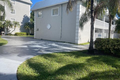 Купить кондоминиум в Пальметто-Бей, Флорида 1 спальня, 61.69м2, № 2056978 - фото 1