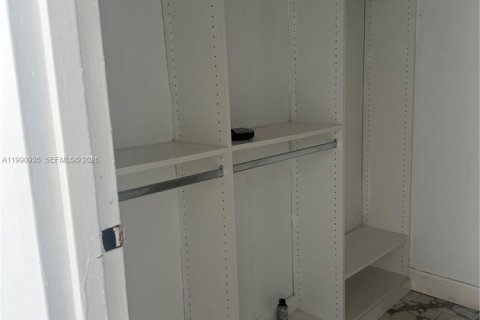 Appartement à louer à North Miami, Floride: 2 chambres, 95.04 m2 № 2056889 - photo 4