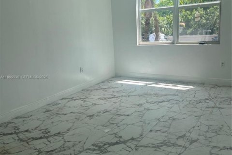 Appartement à louer à North Miami, Floride: 2 chambres, 95.04 m2 № 2056889 - photo 3