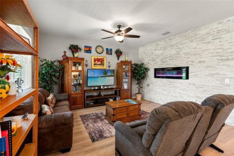 Casa en venta en Dade City, Florida, 3 dormitorios, 159.98 m2 № 1908980 - foto 17