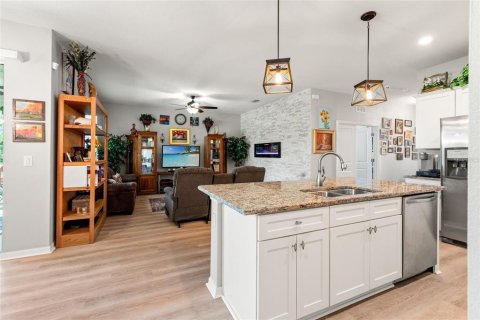 Casa en venta en Dade City, Florida, 3 dormitorios, 159.98 m2 № 1908980 - foto 14