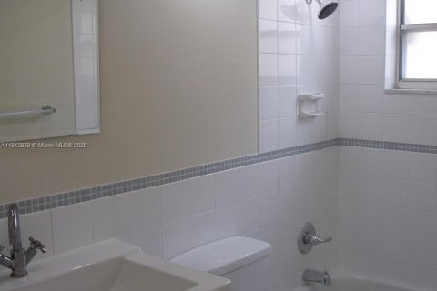 Condominio en alquiler en Miami Beach, Florida, 43.66 m2 № 1845889 - foto 10