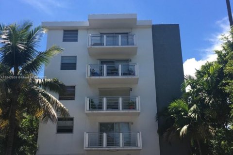 Condominio en alquiler en Miami Beach, Florida, 43.66 m2 № 1845889 - foto 3