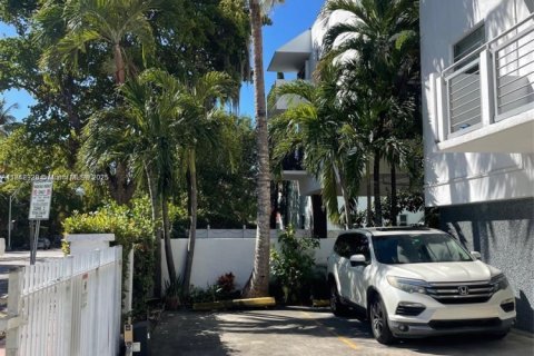 Condominio en alquiler en Miami Beach, Florida, 43.66 m2 № 1845889 - foto 11