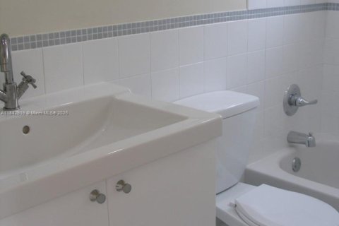 Condominio en alquiler en Miami Beach, Florida, 43.66 m2 № 1845889 - foto 9