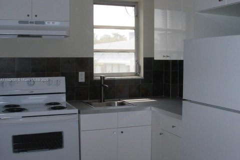 Condominio en alquiler en Miami Beach, Florida, 43.66 m2 № 1845889 - foto 6