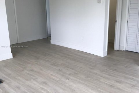 Condominio en alquiler en Miami Beach, Florida, 43.66 m2 № 1845889 - foto 5
