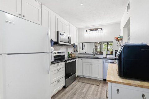 Condo in Tampa, Florida, 2 bedrooms № 2093148 - photo 14