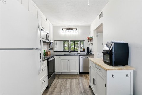 Condo in Tampa, Florida, 2 bedrooms № 2093148 - photo 13