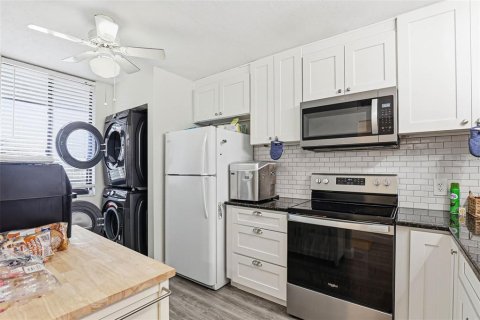 Condo in Tampa, Florida, 2 bedrooms № 2093148 - photo 11